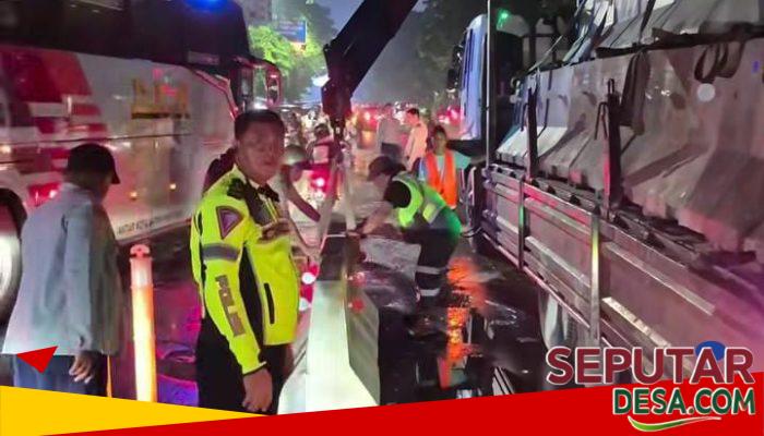 Road Barrier Beton Dipasang di Depan Exit Terminal Purabaya untuk Kurangi Macet