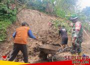 Talut Jalan Di Desa Semen Longsor Akibat Hujan Deras, Babinsa Dan Warga Gerak Cepat Kerja Bakti