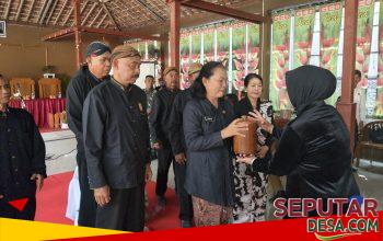 Lestarikan Budaya Leluhur, Babinsa Karangsari Kawal Prosesi Kirab Air Suci Sendang Sinawah 