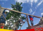 Semangat TMMD, Pemasangan Atap RTLH Bu Hanina Mulai Dikerjakan