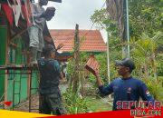 Puasa Tak Surutkan Pengabdian, Atap Sekolah SMPN 2 Gondangwetan Mulai Terpasang