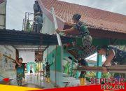 Satgas TMMD Ke-127 Menyulam Harapan di Atap SMPN 2 Gondangwetan