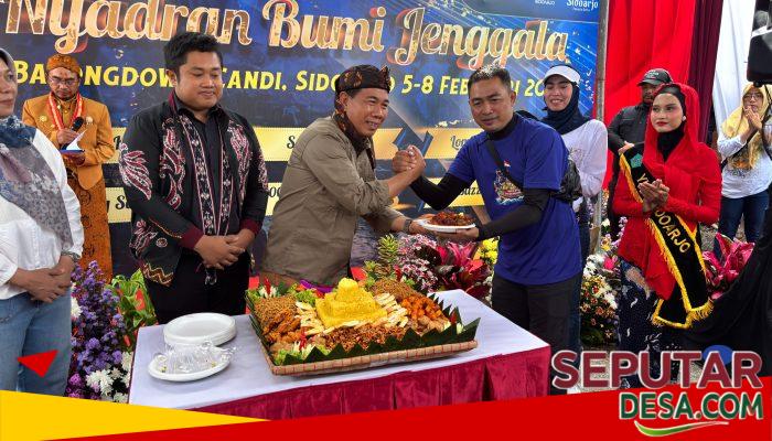 Larung Sesaji di Selat Madura: Ribuan Warga Balongdowo ‘Ngalap Berkah’ dalam Tradisi Nyadran Dewi Sekardadu