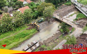 Sikat Sedimen di Krembung: Dinas PUBMSA Kebut Normalisasi Sungai, Hasil Kerukannya Langsung ‘Hibah’ buat Koperasi Merah Putih!