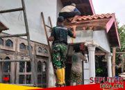 Bersama Warga Naik Tangga Bambu, Prajurit TMMD Ke-127 Beri Hunian Layak