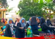 Tanamkan Kepedulian Sejak Dini, TK DWP Masanganwetan Gelar Aksi Berbagi Takjil