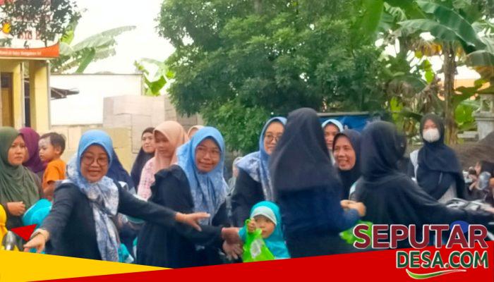 Tanamkan Kepedulian Sejak Dini, TK DWP Masanganwetan Gelar Aksi Berbagi Takjil