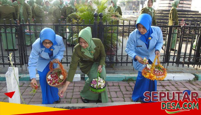 Dalam Rangka HUT ke-62, Dharma Pertiwi Pengurus Cabang Pasuruan Melaksanakan Ziarah ke TMP