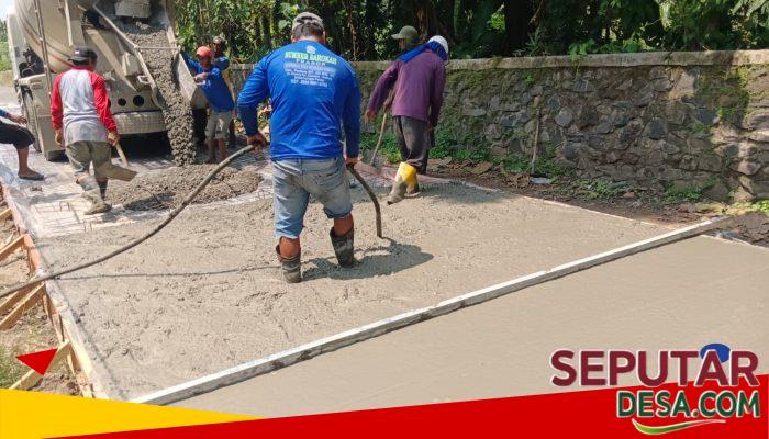 Melalui Program Mantra, Pemdes Blimbing Perkuat Infrastruktur Jalan di Dusun Prabon