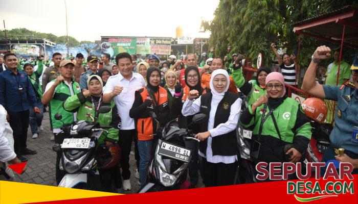 Gubernur Jatim dan Bupati Subandi Bagi BBM Gratis untuk Ojol, Pasar Murah Sedati Gede Diserbu Warga