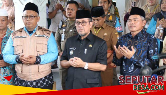 Lepas Jemaah Haji Kabupaten Cirebon, Pesan Bupati, Jaga Kesehatan dan Semoga Menjadi Haji Mabrur