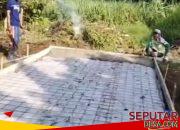 Bertahun-tahun Rusak, Warga Dusun Sumberpelas Terpaksa Cor Jalan Sendiri di Tengah Diamnya Pemerintah
