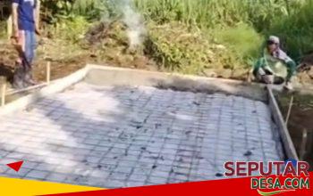 Bertahun-tahun Rusak, Warga Dusun Sumberpelas Terpaksa Cor Jalan Sendiri di Tengah Diamnya Pemerintah