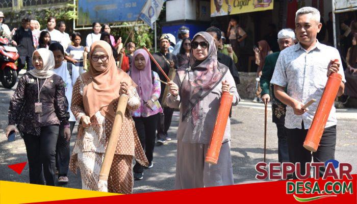 Pesta Dadung dan 1.000 Kentongan Meriahkan Seren Taun di Situ Hyang Kuningan