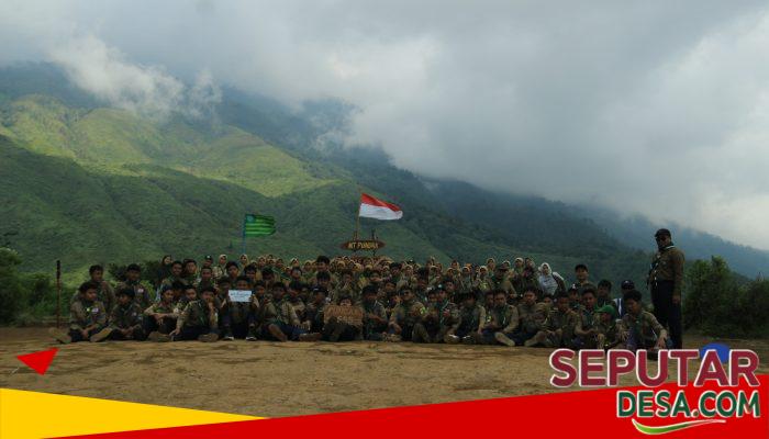 Belajar Kepemimpinan dan Cinta Lingkungan dari Alam: Siswa SMP Muhammadiyah 4 Porong Taklukkan Gunung Pundak