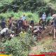 Koramil 0819/26 Tosari Bersama Warga Gotong Royong Siapkan Lokasi Pembangunan Jembatan