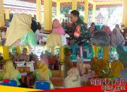 Pastikan Tepat Sasaran, Sertu Herman Romadhona Dampingi Distribusi Bantuan Pangan untuk Warga Pandaan