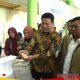 Jaga Stok Pangan Warga Sidoarjo: Bupati Subandi Kawal Distribusi Bantuan Beras dan Minyak Goreng ke Desa Pabean