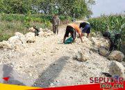 Gotong Royong TNI dan Warga Percepat Pembangunan Jembatan Armco Desa Pakis, Progres Capai Tahap Konstruksi Utama