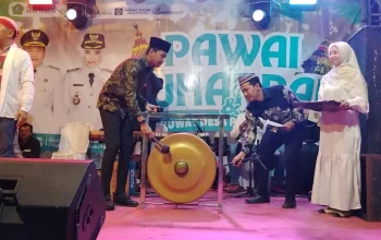 Ribuan Warga Padati Pawai Gunungan Desa Pabean, DPRD Sidoarjo Sebut Dongkrak Ekonomi UMKM