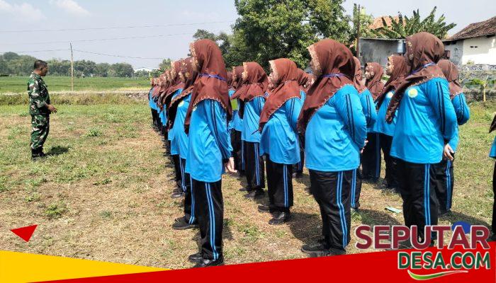 Semangat Nasionalisme, Babinsa Gempol Latih Siswi SMA AT-TIBYAN