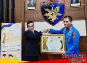 Komitmen Layani Masyarakat dan Jaga Perairan, Kombes Nurodin Terima Influential Leader Awards