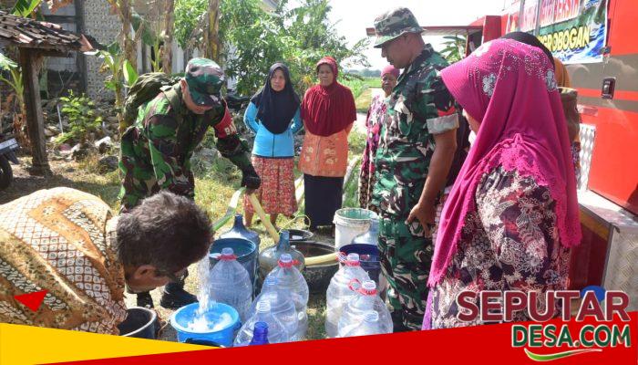 Gelorakan Kemanunggalan Air, Kodim Grobogan Salurkan Air Bersih, Ringankan Beban Warga Terdampak Kemarau.”