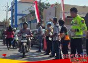 Polsek Waru Gelar Jumat Berkah, Bagikan Ratusan Paket Nasi dan Air Minum untuk Masyarakat