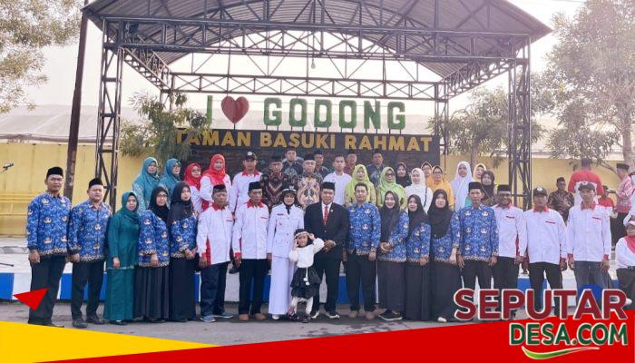 Pertama Kali Digelar di Taman Basra, Warga Desa Godong Kompak Ikuti Upacara HUT ke-81 RI