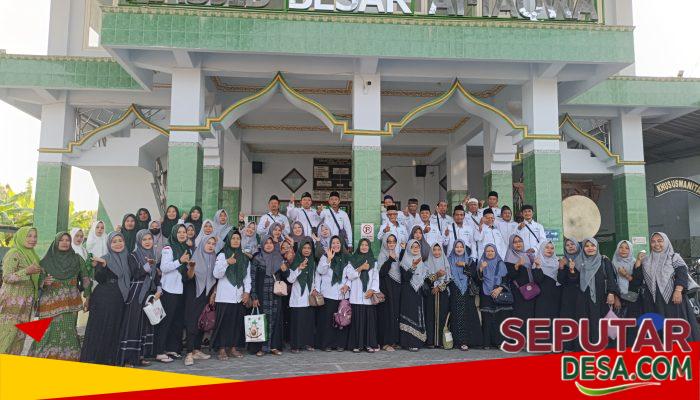 Dipimpin H. Rofiudin, 60 Warga NU Carangrejo Kompak Turun ke Muktamar NU ke-35