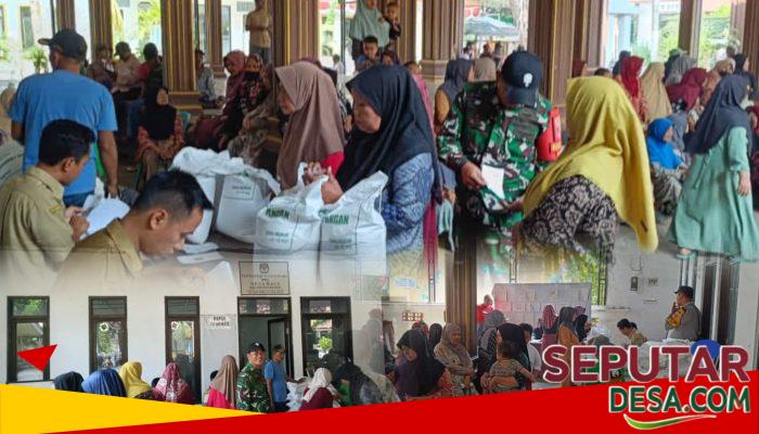 Wujud Kepedulian kepada Warga, Babinsa Bangil Kawal Penyaluran Bantuan Pangan