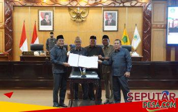 Bupati Sidoarjo Serahkan Tiga Raperda Strategis ke DPRD Sidoarjo
