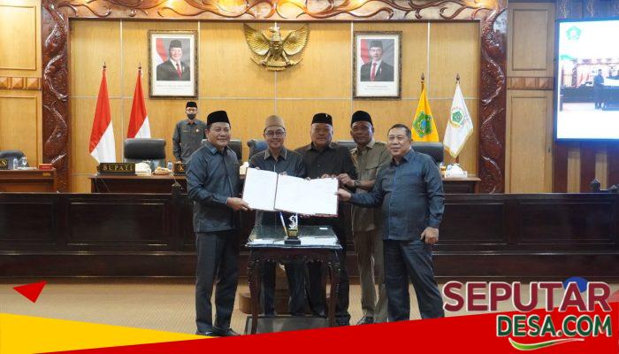 Bupati Sidoarjo Serahkan Tiga Raperda Strategis ke DPRD Sidoarjo