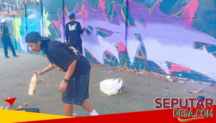 Aksi Boys From The Hills Sulap Tembok Kumuh di Kota Batu Jadi Mural Estetik