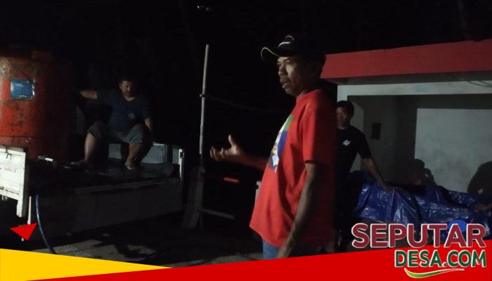 Tak Kenal Lelah, Enam Pemuda Jeketro Gotong Royong Salurkan Air Bersih hingga Dini Hari