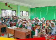 Tingkatkan Minat Baca, Guru Bahasa Indonesia MA Darul Ulum Tlasih Gunakan Metode Beli Buku Baru