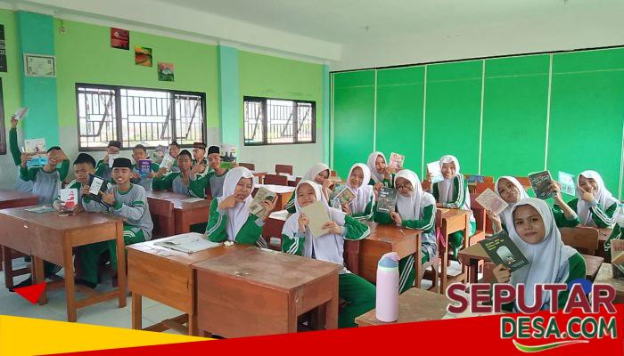 Tingkatkan Minat Baca, Guru Bahasa Indonesia MA Darul Ulum Tlasih Gunakan Metode Beli Buku Baru
